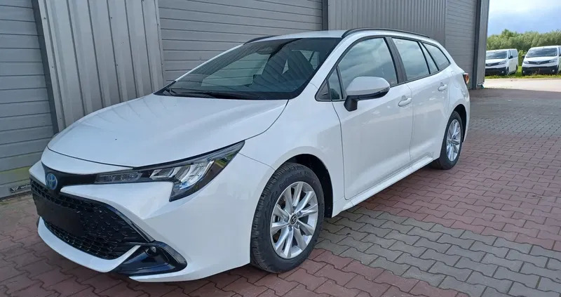 toyota corolla września Toyota Corolla cena 119900 przebieg: 6, rok produkcji 2023 z Września